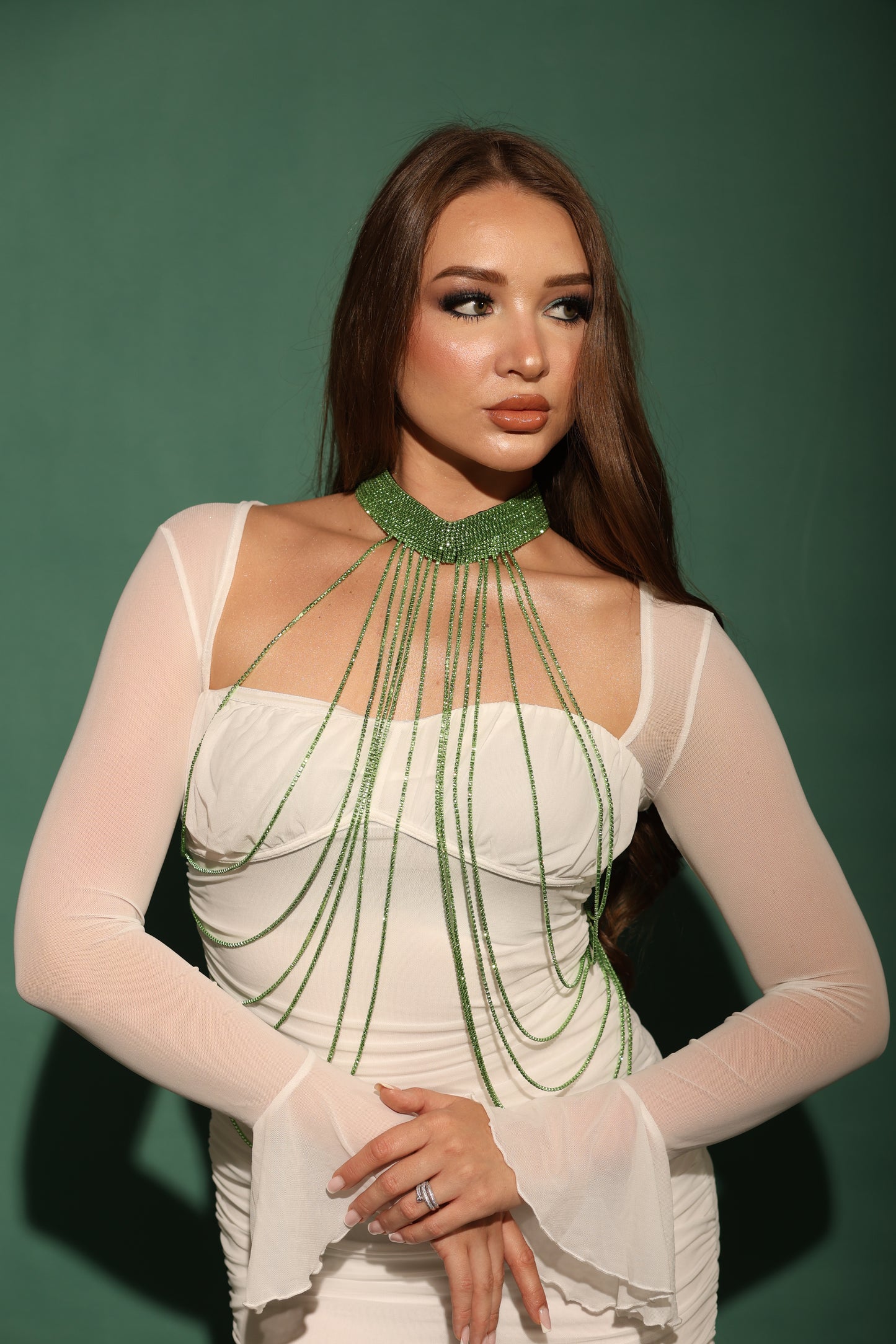 Green choker-body chain
