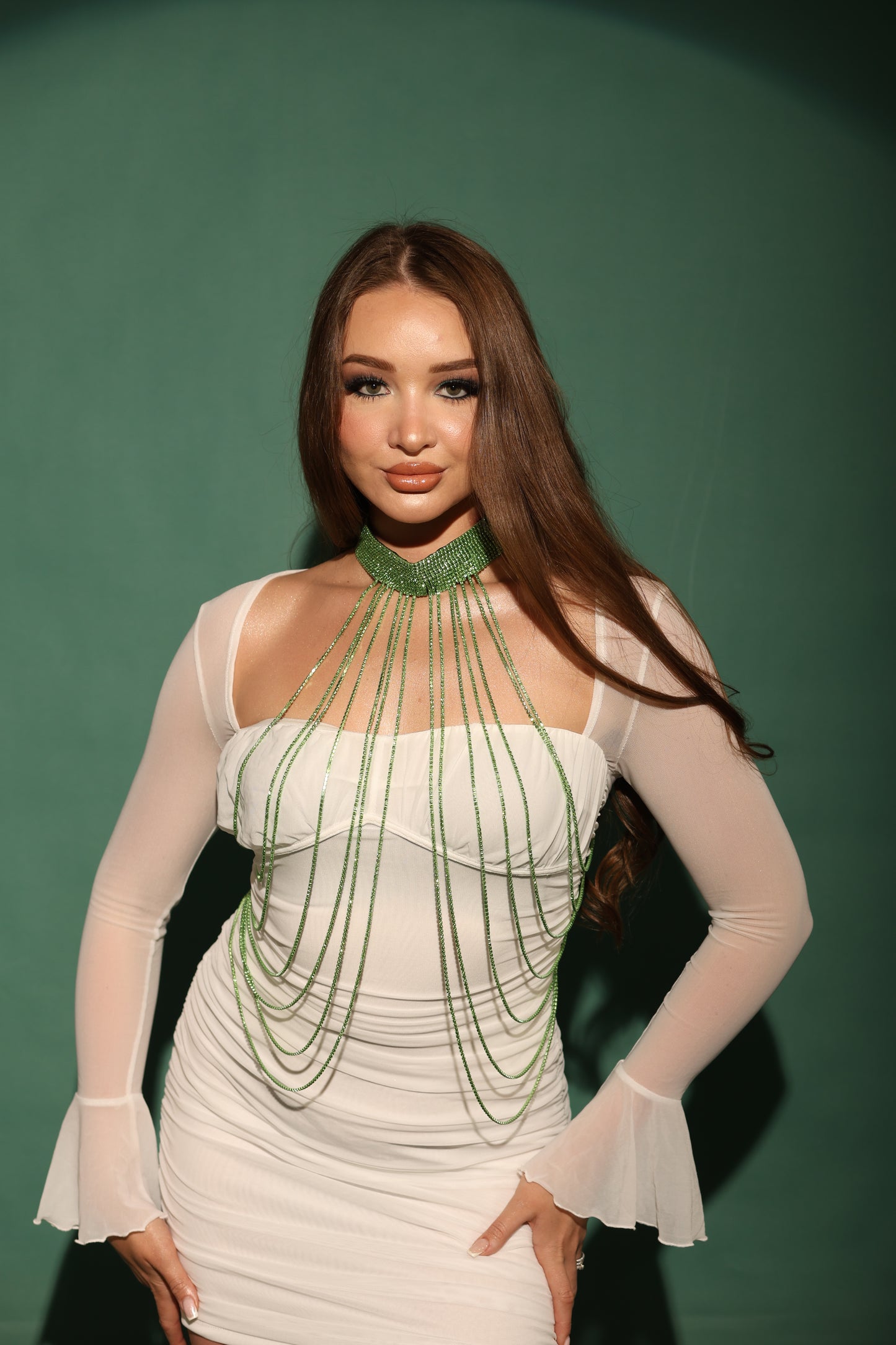 Green choker-body chain